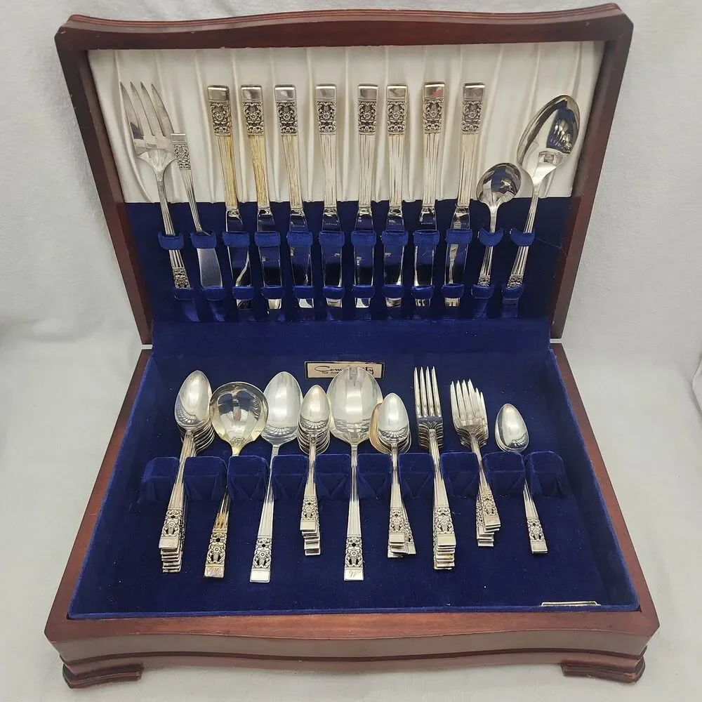 Silverware CORONATION Onieda Community Silverplate 57 Pcs Service for 8 Box Etc